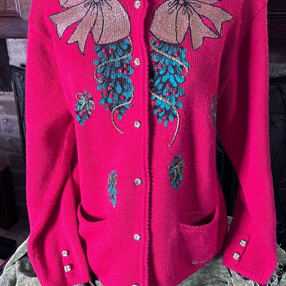Not "UGLY" Vintage, Hand-Painted and signed Christmas Women's Sweater, SIZE M